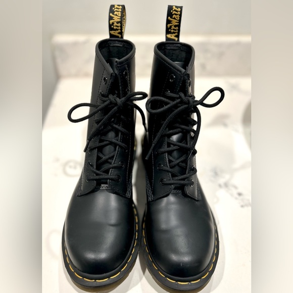 NWOT Dr. Martens 1460 Boot Women’s Size: 8 Color: Black - Picture 9 of 13